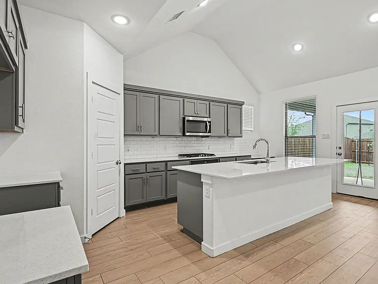 2653 Keokuk St — Photo 8