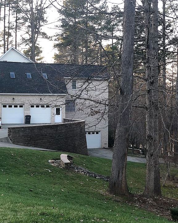 2nd image of 1500 Eglantyne Ct