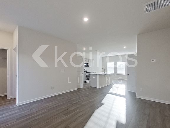 4th image of 2191 Banyan Cir