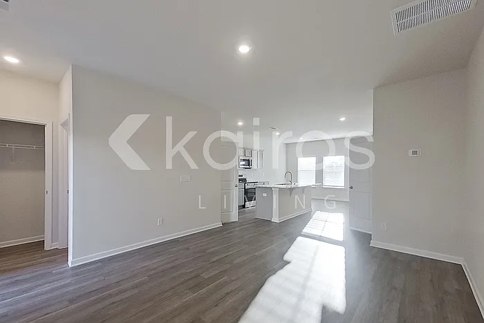 2191 Banyan Cir — Photo 4