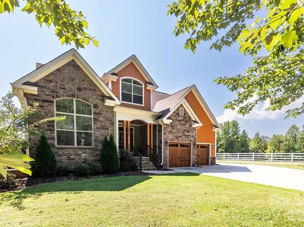 7996 Malibu Pointe Ln, Denver, NC 28037