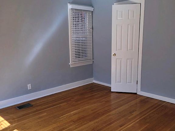2nd image of 761 N Van Ness Ave