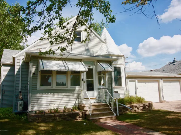 208 2nd St S, Wahpeton, ND 58075