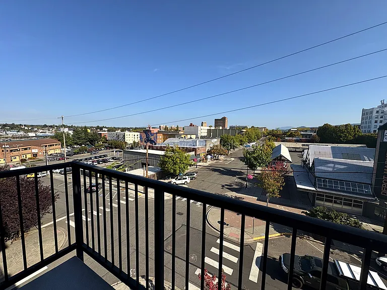 200 E Maple St — Photo 230