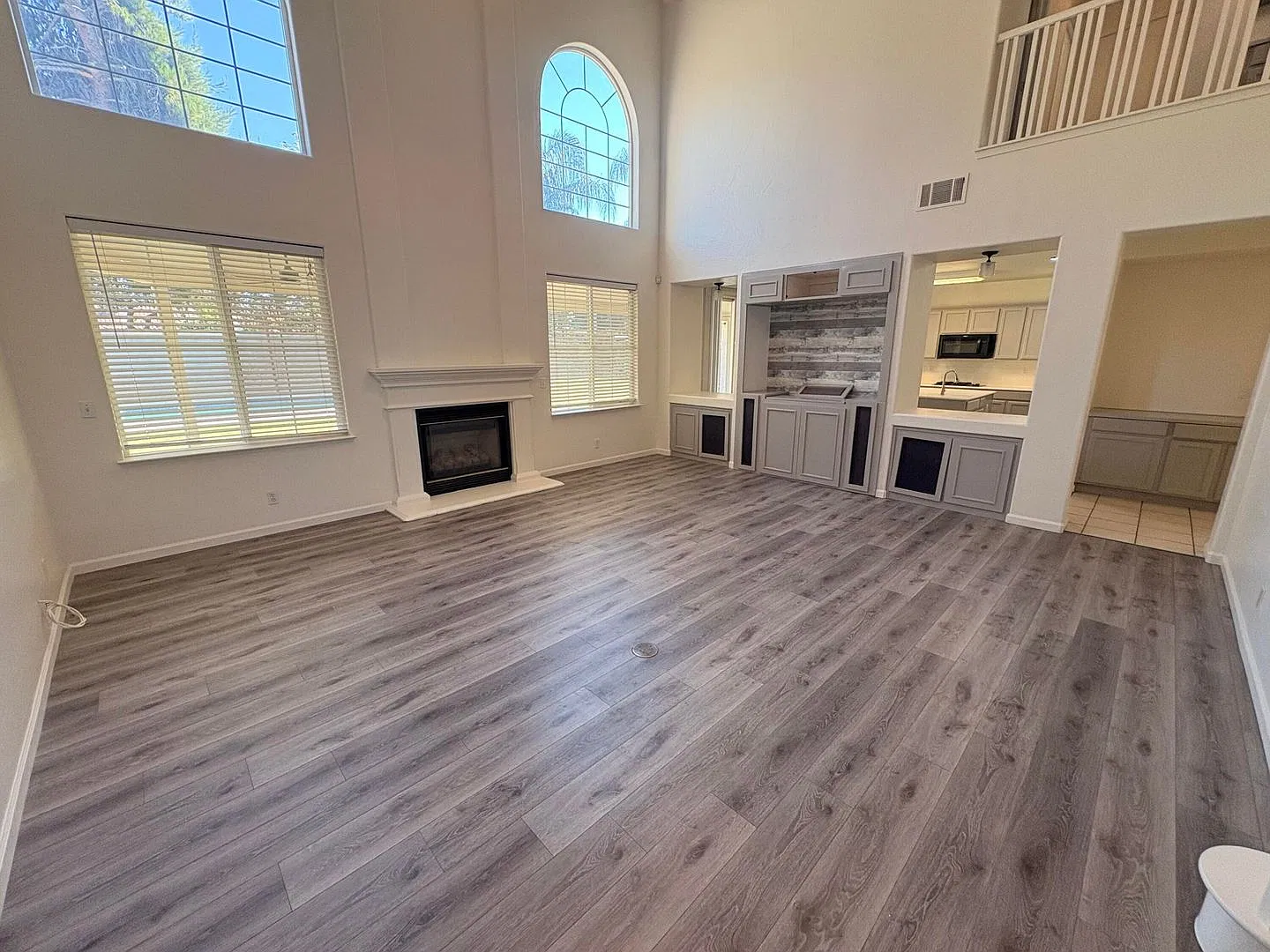 Huge 4 bedroom, 2.5 bathroom home for rent in Visalia — Photo 3