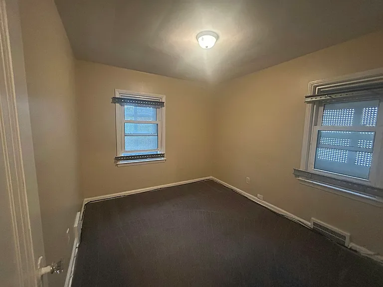 5290 University Pl — Photo 9
