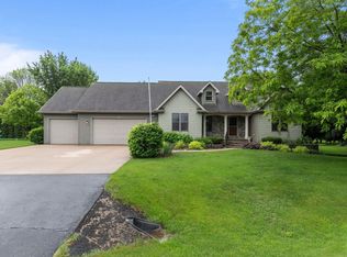 W6723 Charleen Ln, Greenville, WI 54942