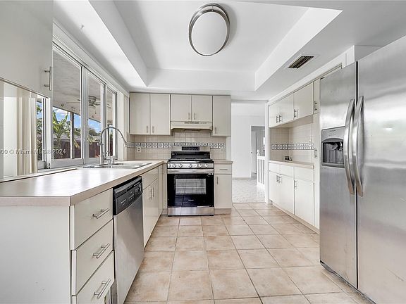 3rd image of 10150 NW 24th St