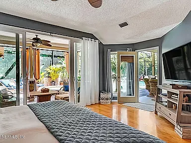 1555 Lakeway Dr — Photo 26
