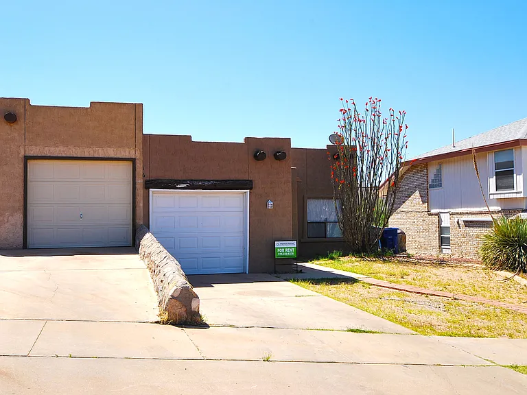 216 Cutlass Dr #B — Photo 2
