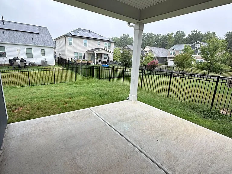 1008 Fairbrae Ln — Photo 22