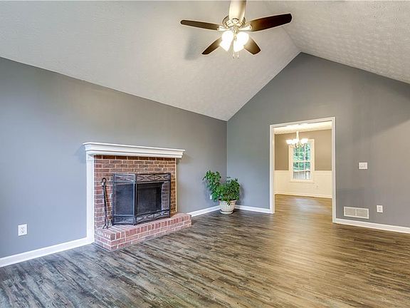 5th image of 2984 Dogwood Ln