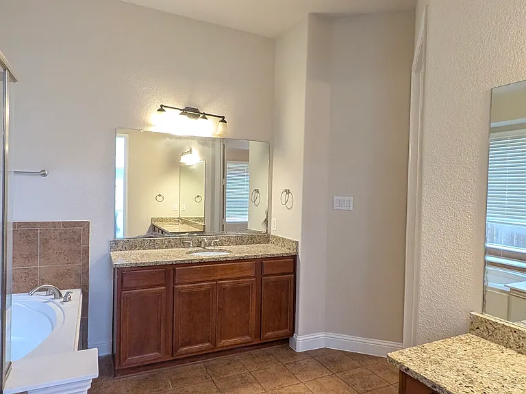 8717 Domingo Dr — Photo 10