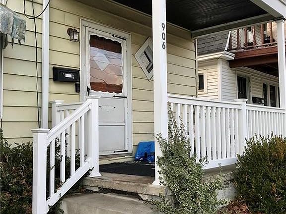 2nd image of 906 24th St