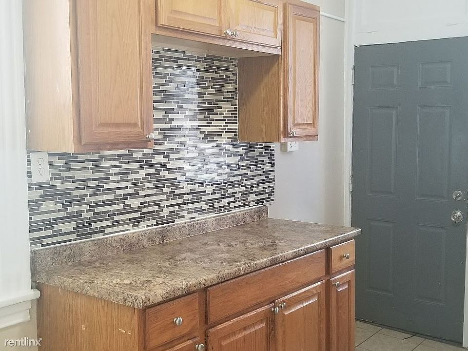 818 Spring St Kitchen
