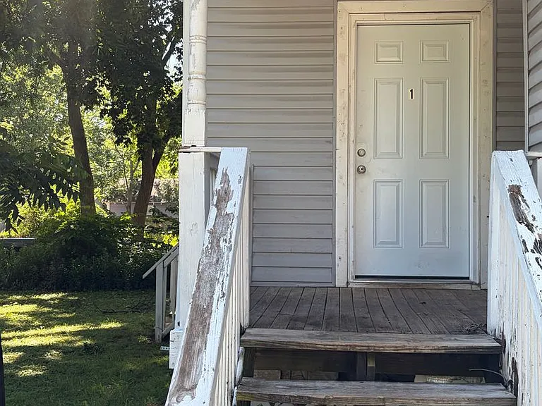 724 W Elm St — Photo 42