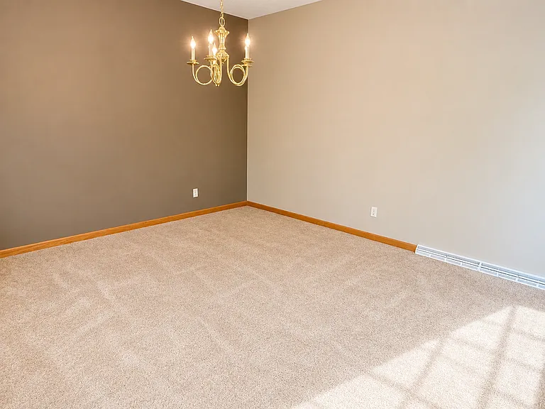 243 Newfield Cir — Photo 6