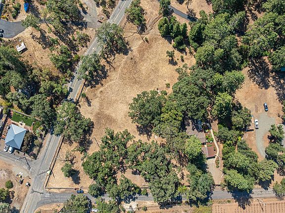 2nd image of 525 Keyes Avenue