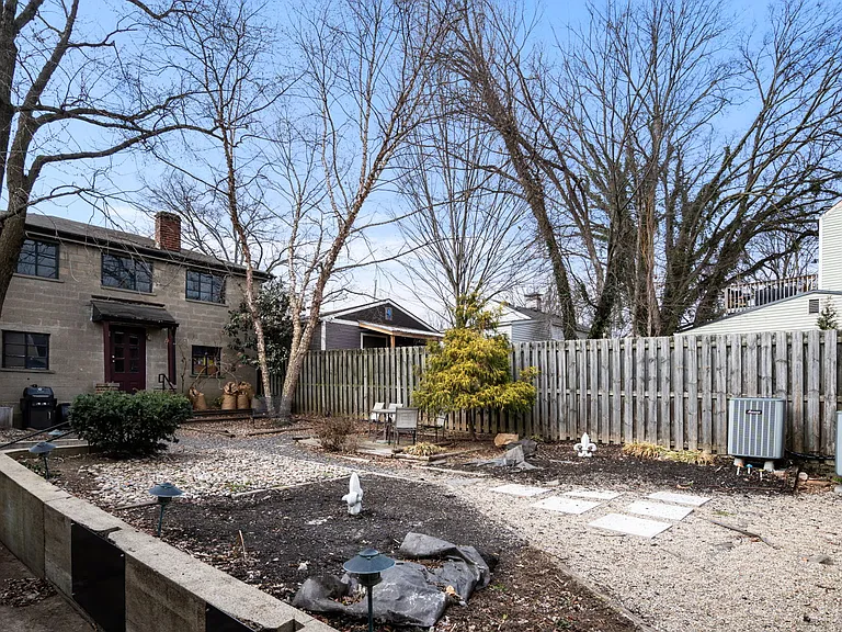 1110 Baxter Ave — Photo 6