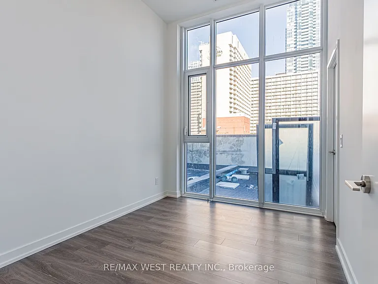 20 Edward St #403 — Photo 3