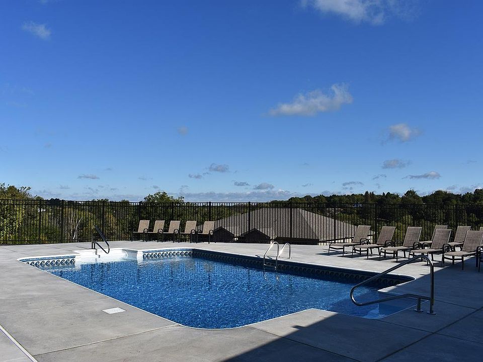 Clubhouse - Pool