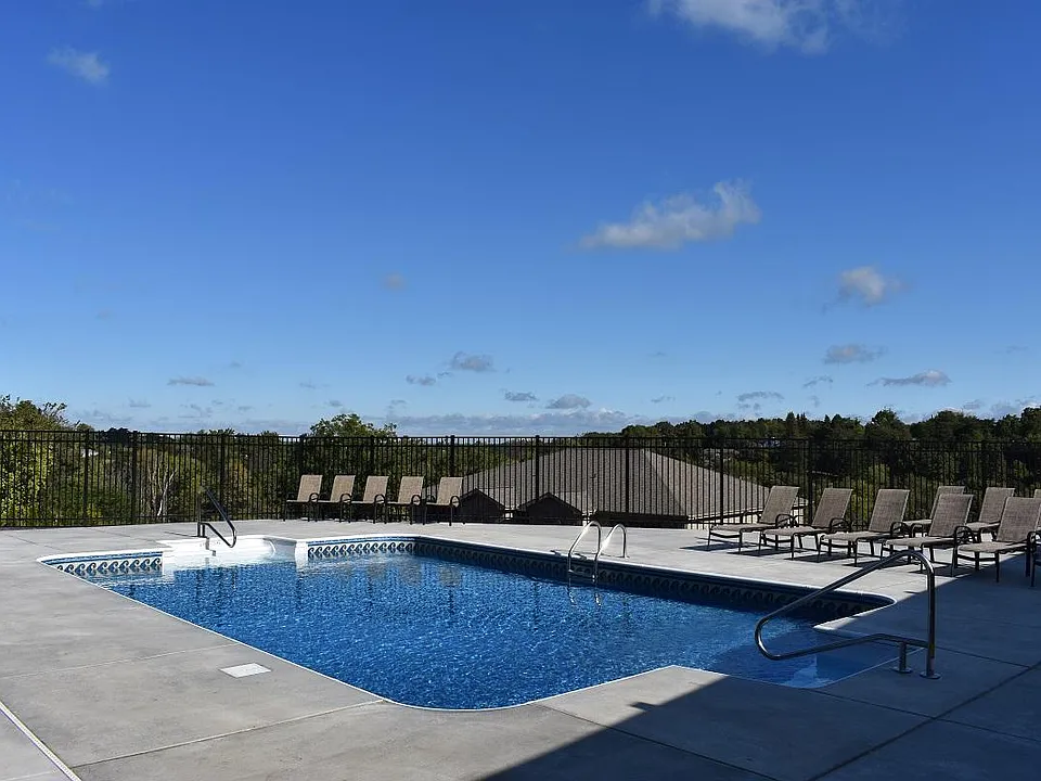 Clubhouse - Pool