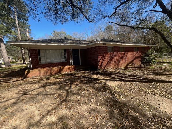 304 N Cypress St, Hallsville, TX 75650