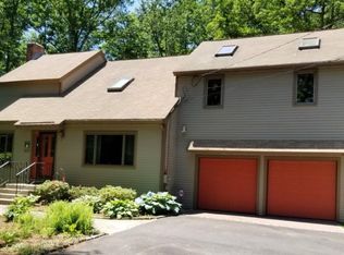 92 Lawrence St, Pepperell, MA 01463