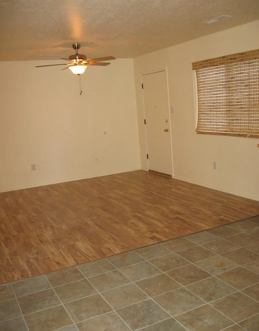 2 bed, 836 sqft, $1,100 — Photo 3
