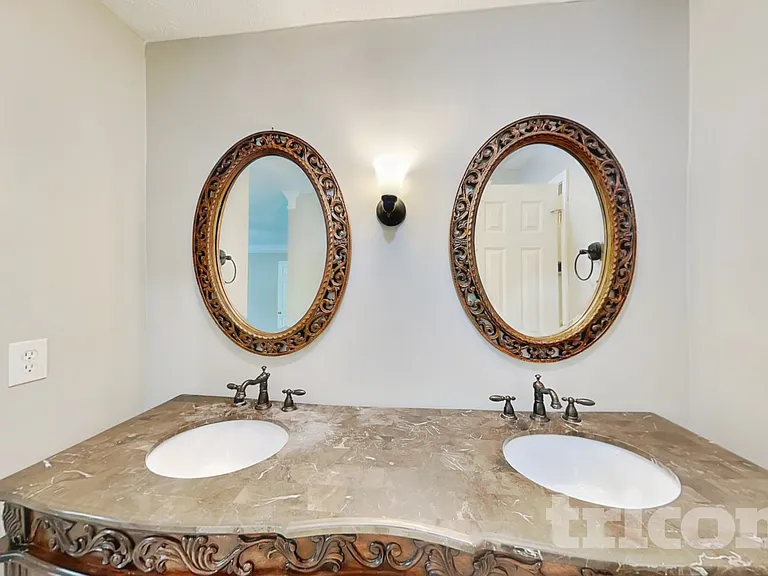 6583 Oakwood Dr — Photo 8