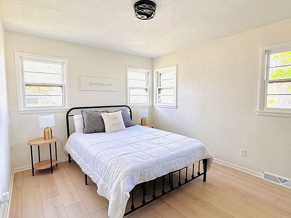 5th image of 1113 W Casado St
