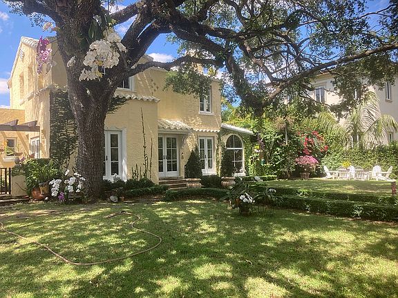 5th image of 1910 Country Club Prado