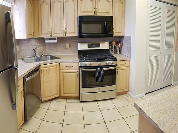 4th image of 5900 Shore Blvd S APT 411