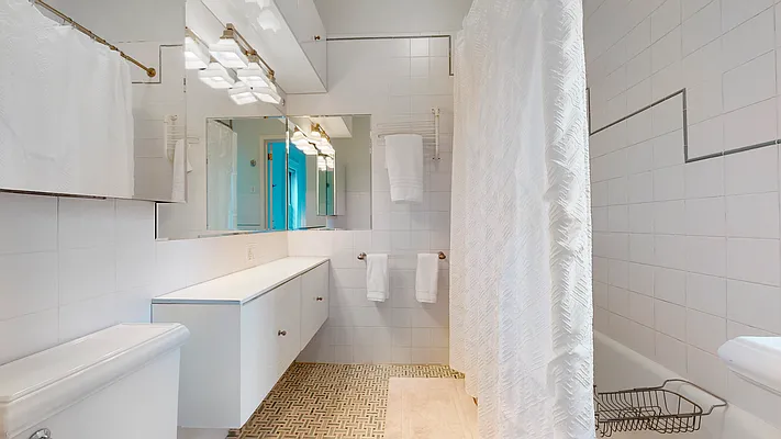 Rented by R New York | media 8