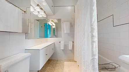 Rented by R New York