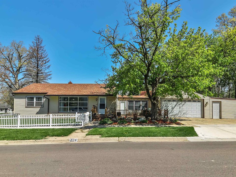 1st image of 824 Jordan Pl