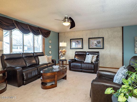 4th image of 17 Glenmore Dr