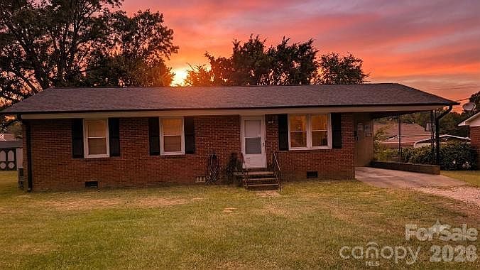 1st image of 608 Catawba St