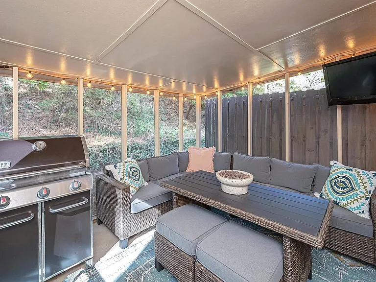 Screened-In Patio