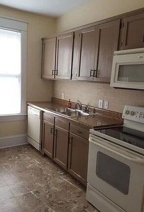 2nd image of 834 Marshall Ave SW