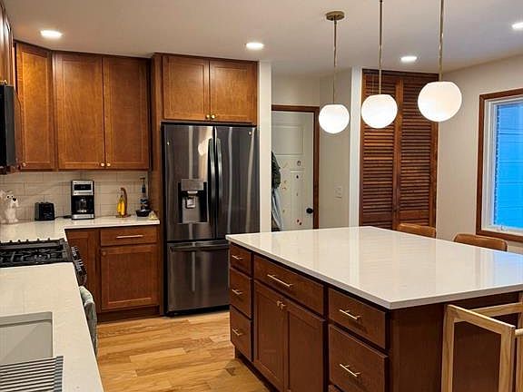 2nd image of 225 Corydon Road