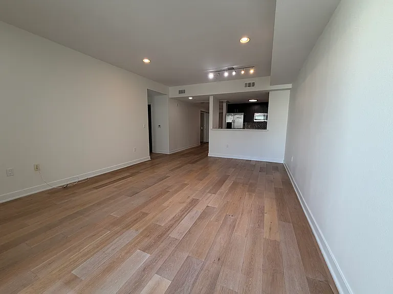 436 S Virgil Ave #Penthouse 15 — Photo 3