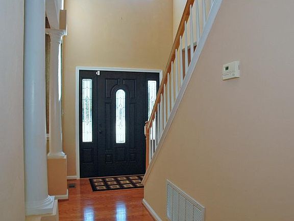4th image of 913 Laconia Ct