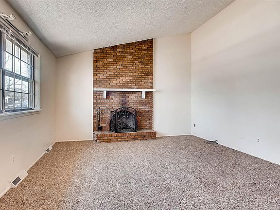 5th image of 601 Mount Evans St