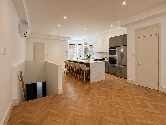 5th image of 1354 Union St #1