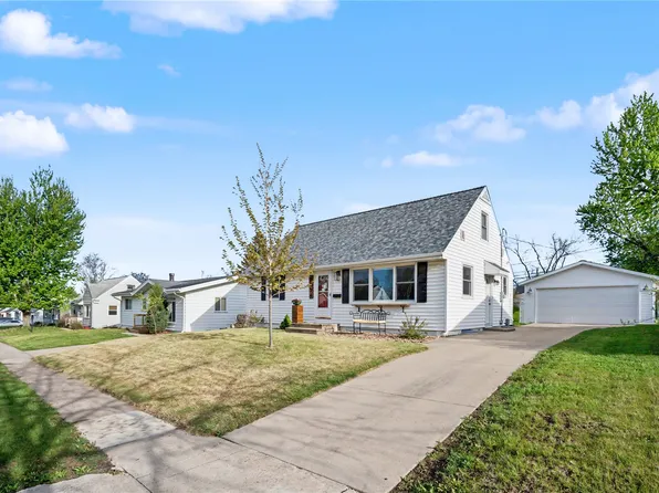 1626 Hollywood Blvd NE, Cedar Rapids, IA 52402