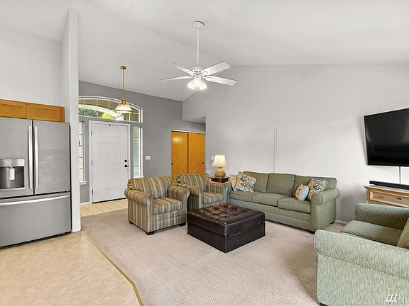 5th image of 104 Dolphin Ave NE