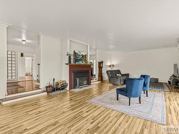5th image of 795 Saturn Ave