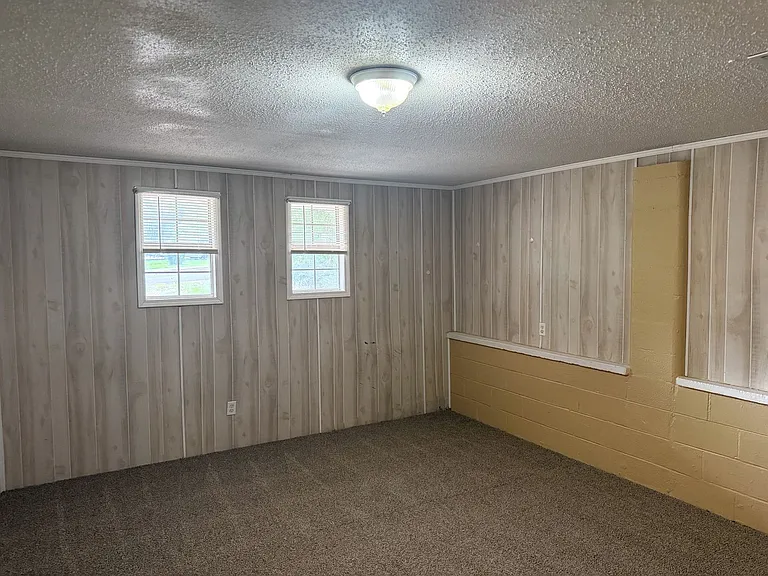 967 Texas Pkwy — Photo 2