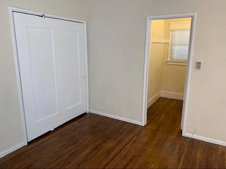 1528 E 1st St #7 — Photo 5
